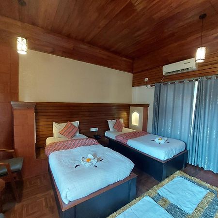 Royal Tiger Luxury Resort 4 Star Sauraha Exterior photo