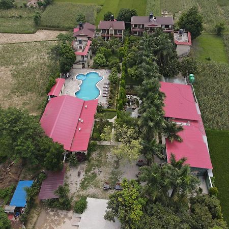 Royal Tiger Luxury Resort 4 Star Sauraha Exterior photo