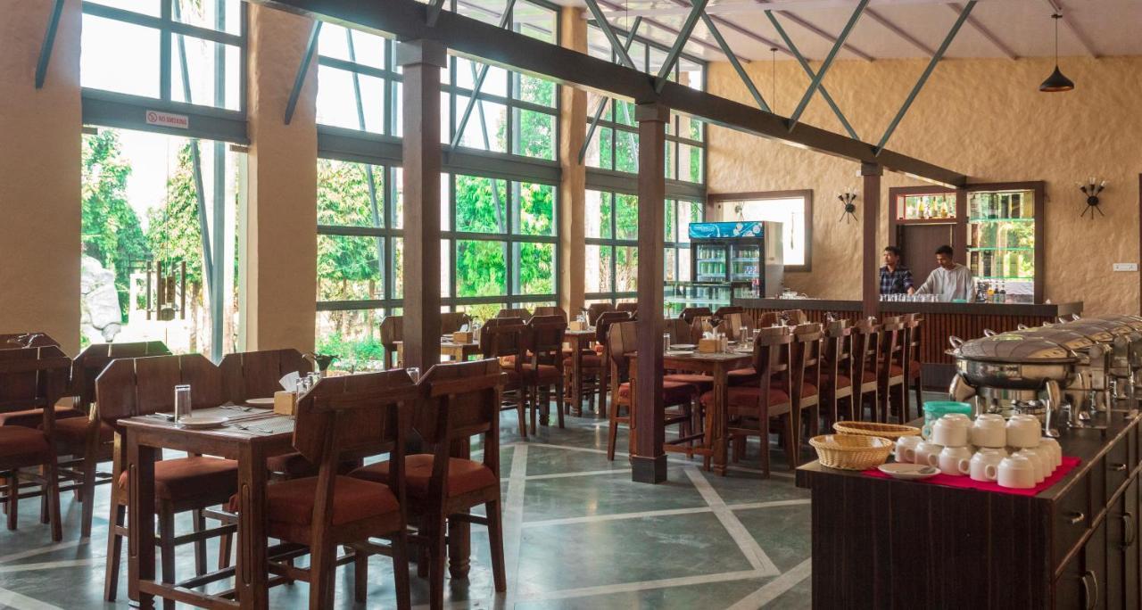 Royal Tiger Luxury Resort 4 Star Sauraha Exterior photo