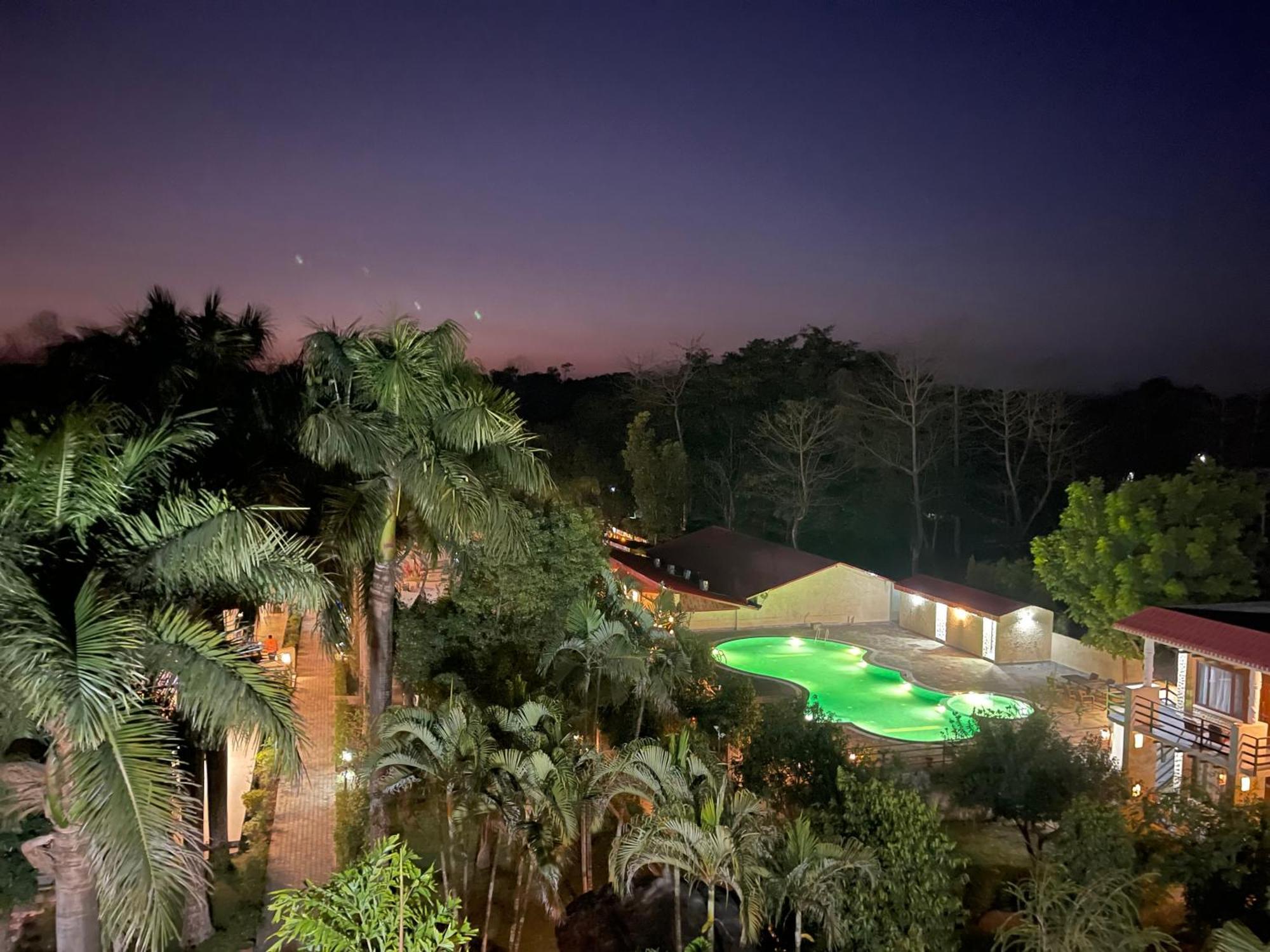 Royal Tiger Luxury Resort 4 Star Sauraha Exterior photo