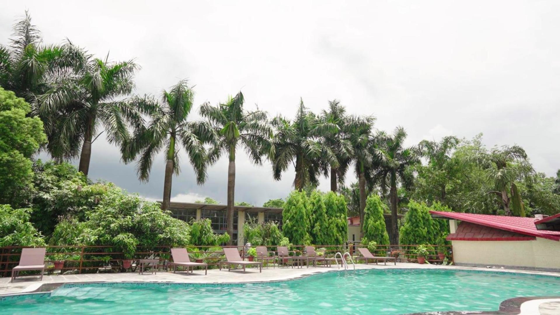 Royal Tiger Luxury Resort 4 Star Sauraha Exterior photo