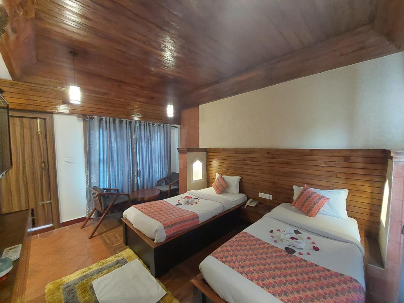 Royal Tiger Luxury Resort 4 Star Sauraha Exterior photo